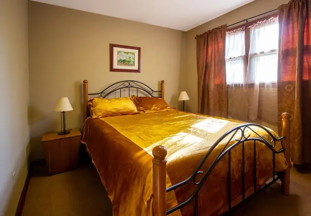 Bedroom 2 queen