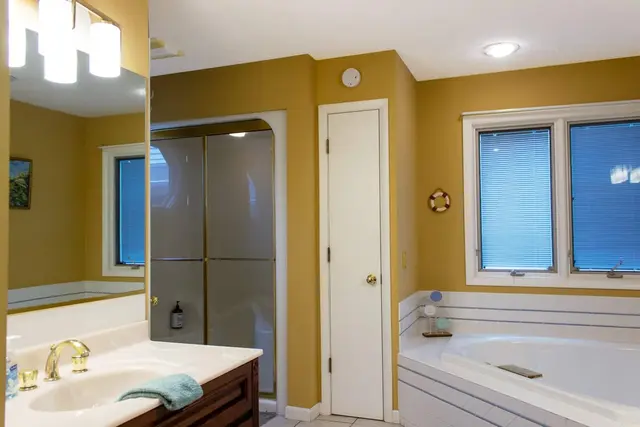 Master bathroom #1 — spa tub
