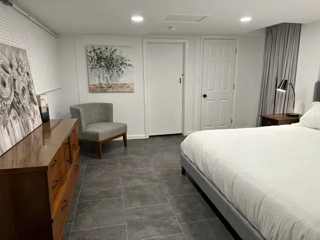 Bedroom 2 with king bed, 1st floor