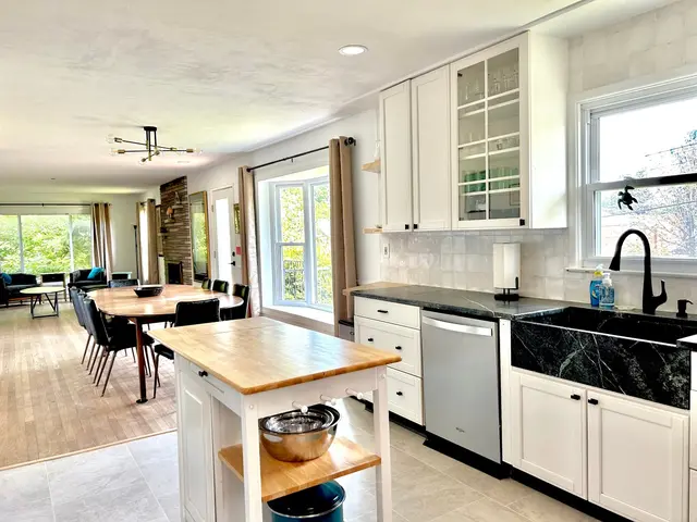 Kitchen island, 2nd floor