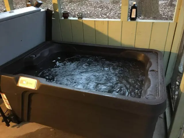 Hot tub in the screened-in porch
